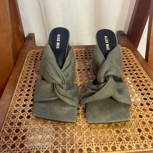 alias mae mule heel 🧩